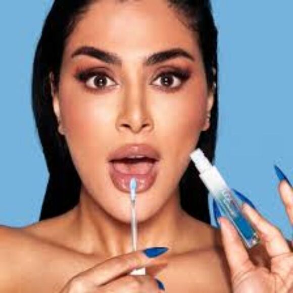 Huda Beauty ICY Plumping Silk Lip Balm - Picture 5 of 10